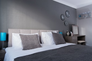 独立别墅 | 3 多间卧室、特色装修、特色家居、办公桌