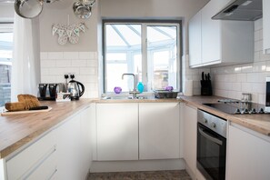 独立别墅 | 私人厨房 | 冰箱、微波炉、烤箱、炉灶