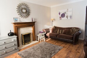 独立别墅 | 客厅 | 40-英寸纯平电视(配备数码频道)、液晶电视、平板电脑