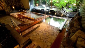 Nhà tắm công cộng