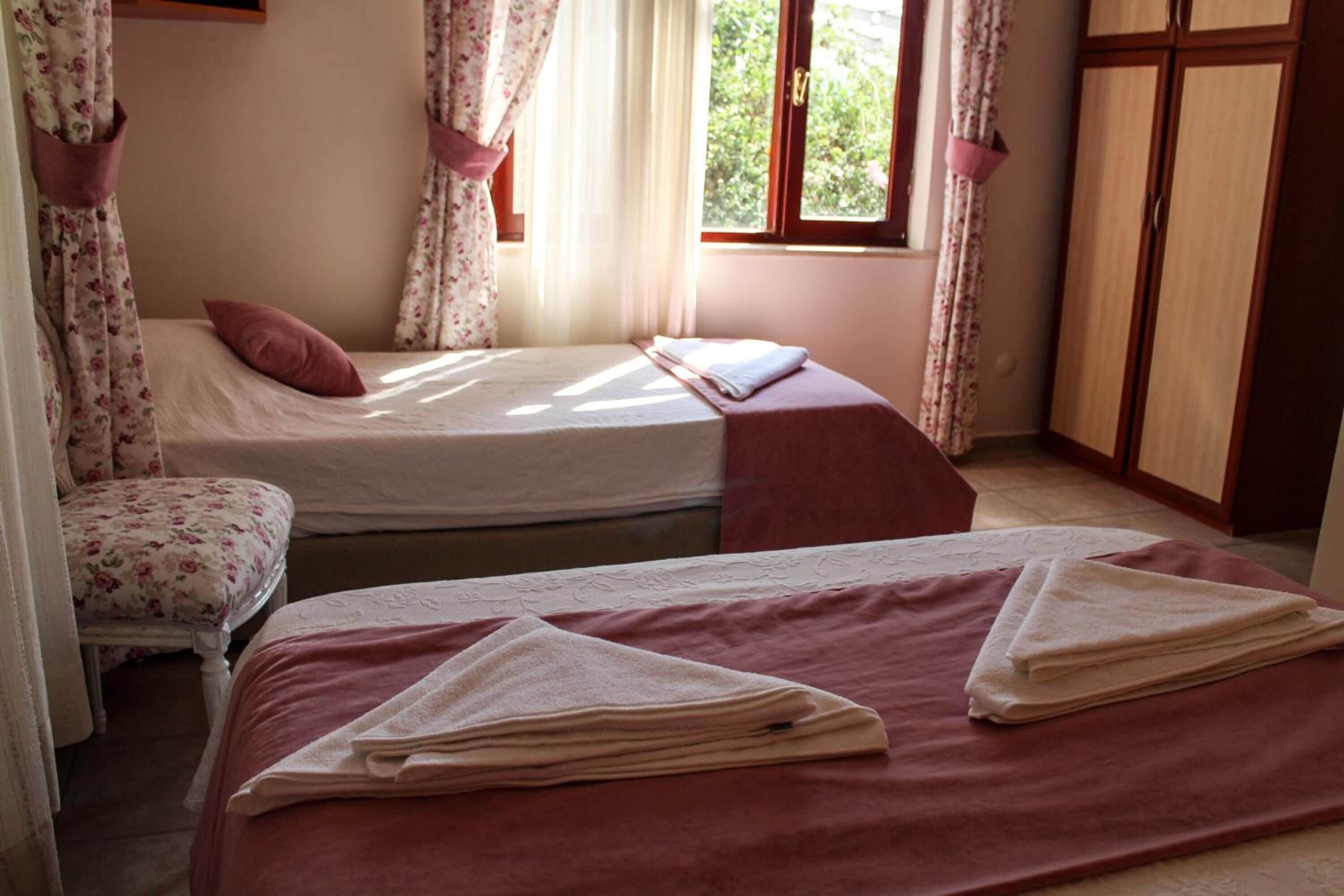 desk, soundproofing, free cots/infant beds, free wifi