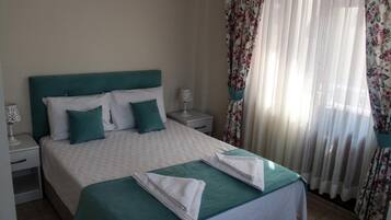 Desk, soundproofing, free cribs/infant beds, free WiFi