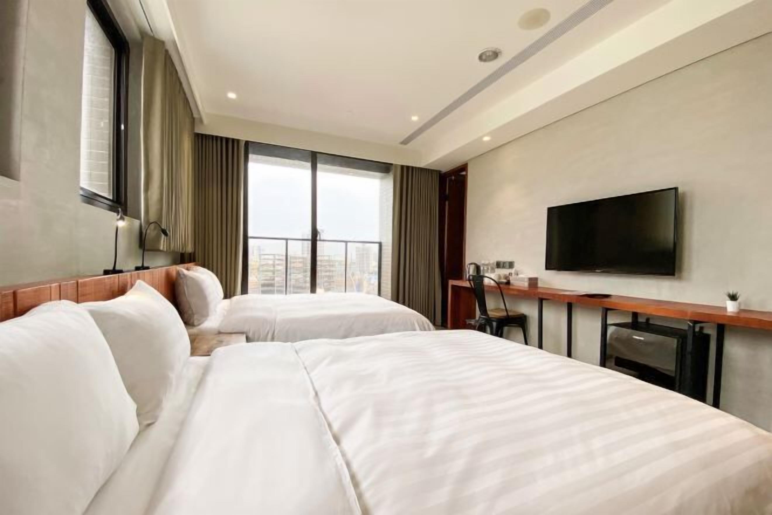 Down duvets, desk, blackout curtains, soundproofing