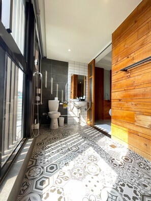 Accessible double Room | Bathroom | Shower, hair dryer, towels - Central Land Hotel (Taichung)