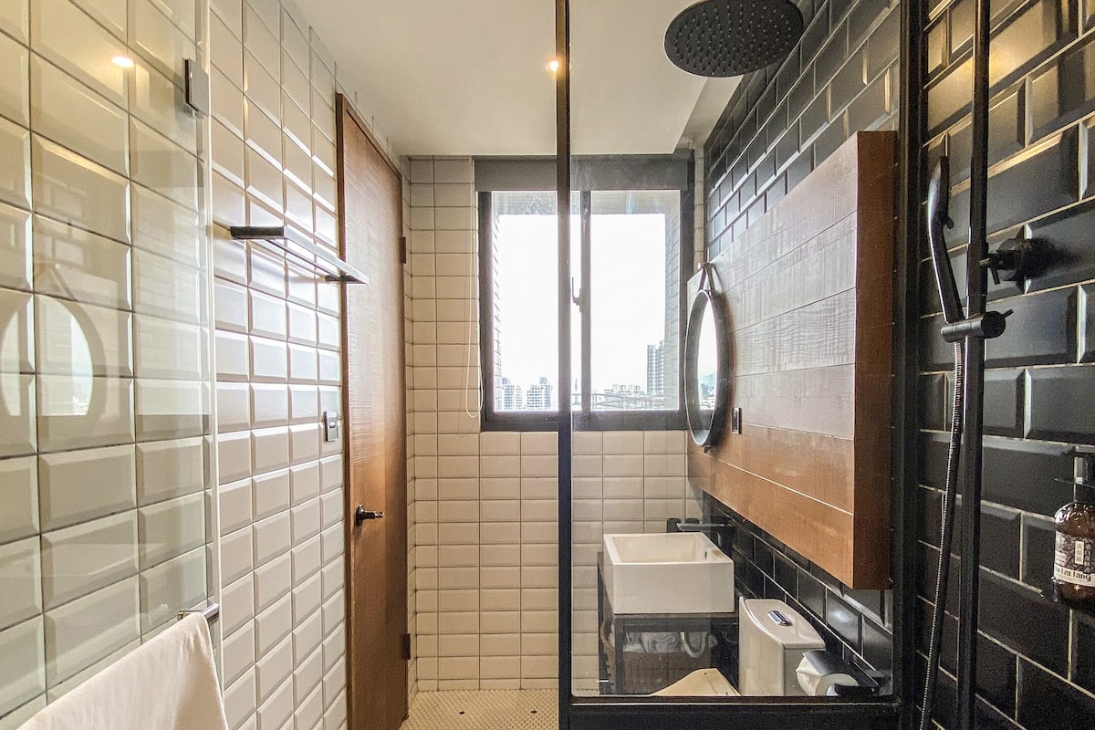 deluxe double room with parking coupon | bathroom | shower, hair dryer, towels