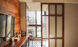 羽絨被、書桌、遮光布/窗簾、隔音