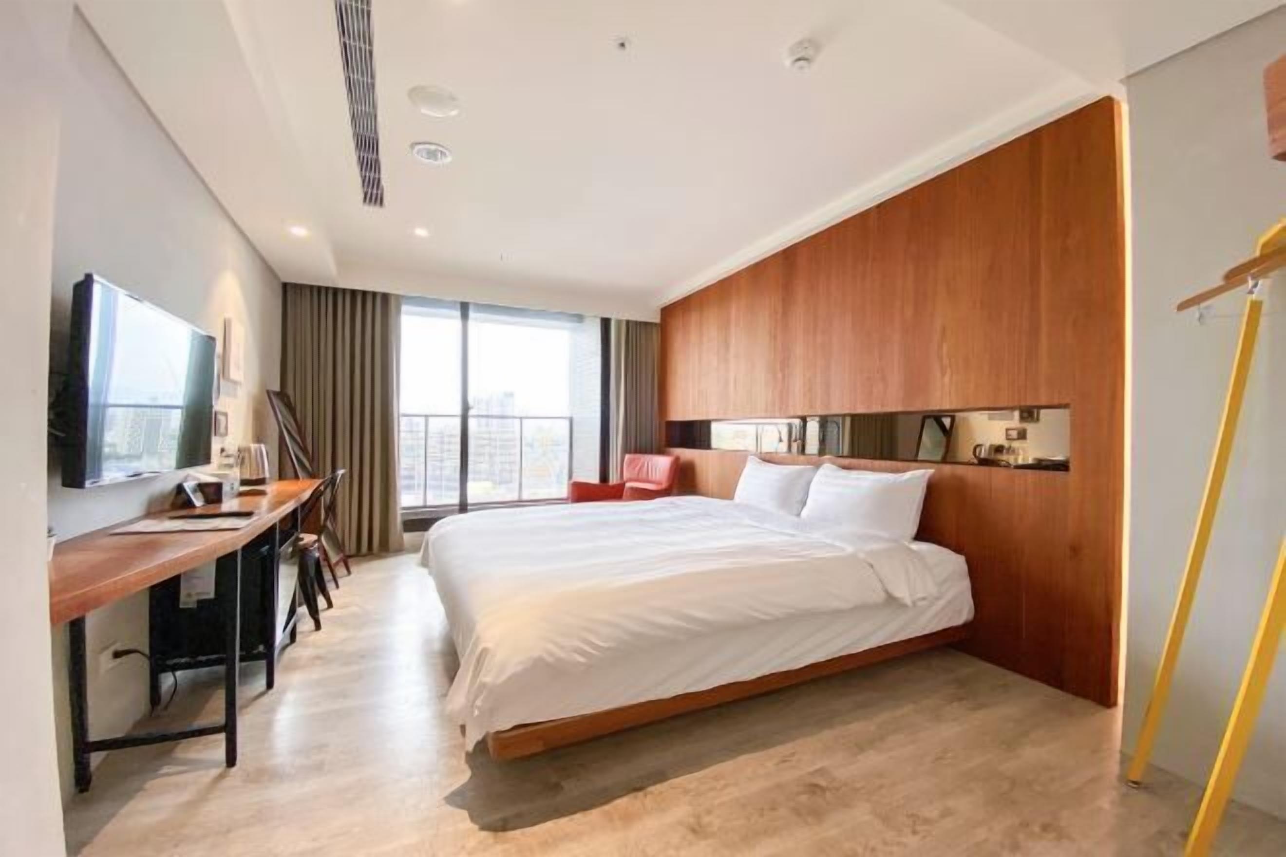 Down duvets, desk, blackout curtains, soundproofing