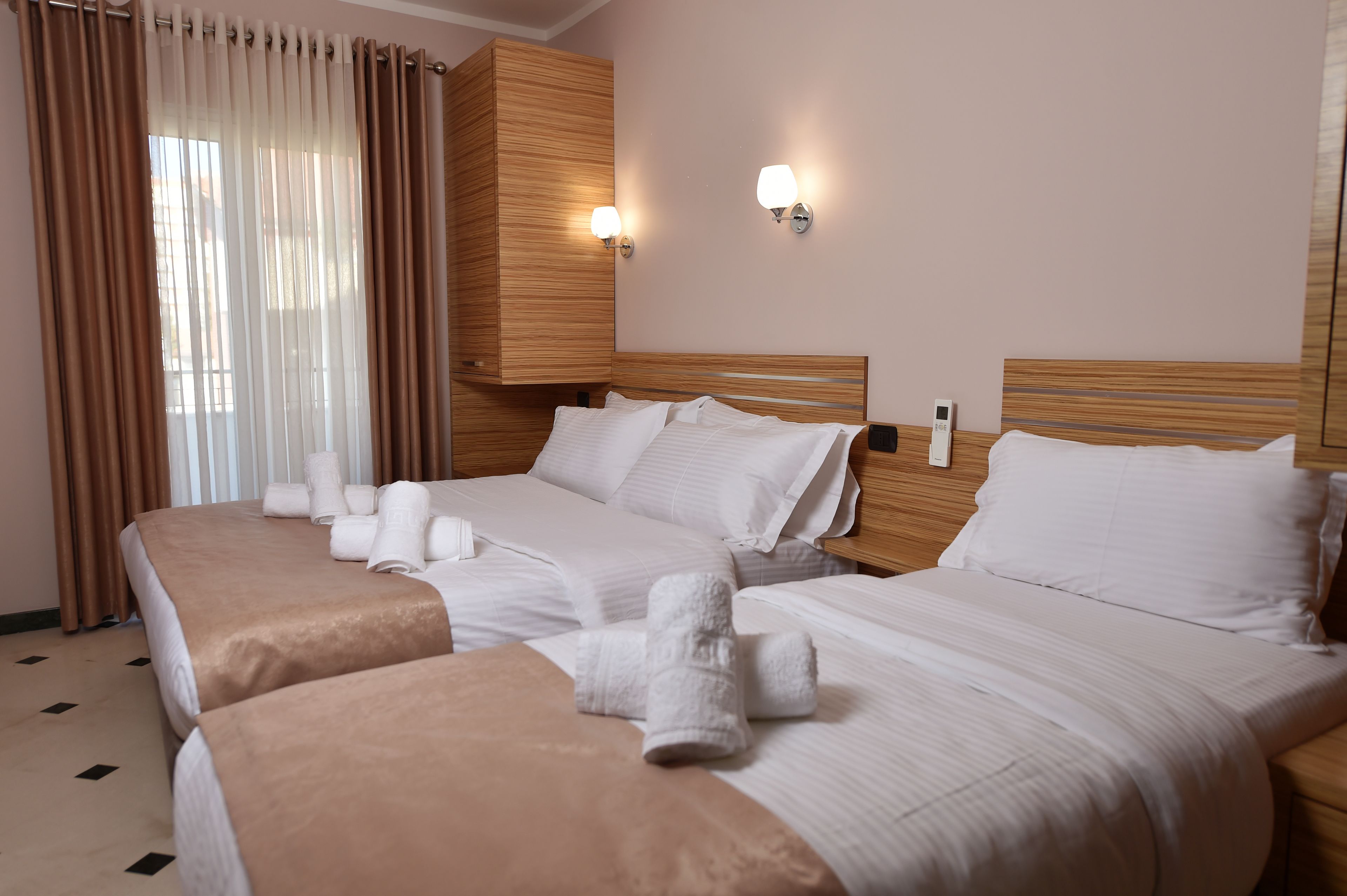 deluxe apartment | premium bedding, minibar, in-room safe, desk