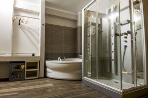 Ropa de cama de alta calidad y minibar 