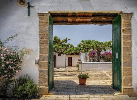 Property entrance. Fattoria Manostalla