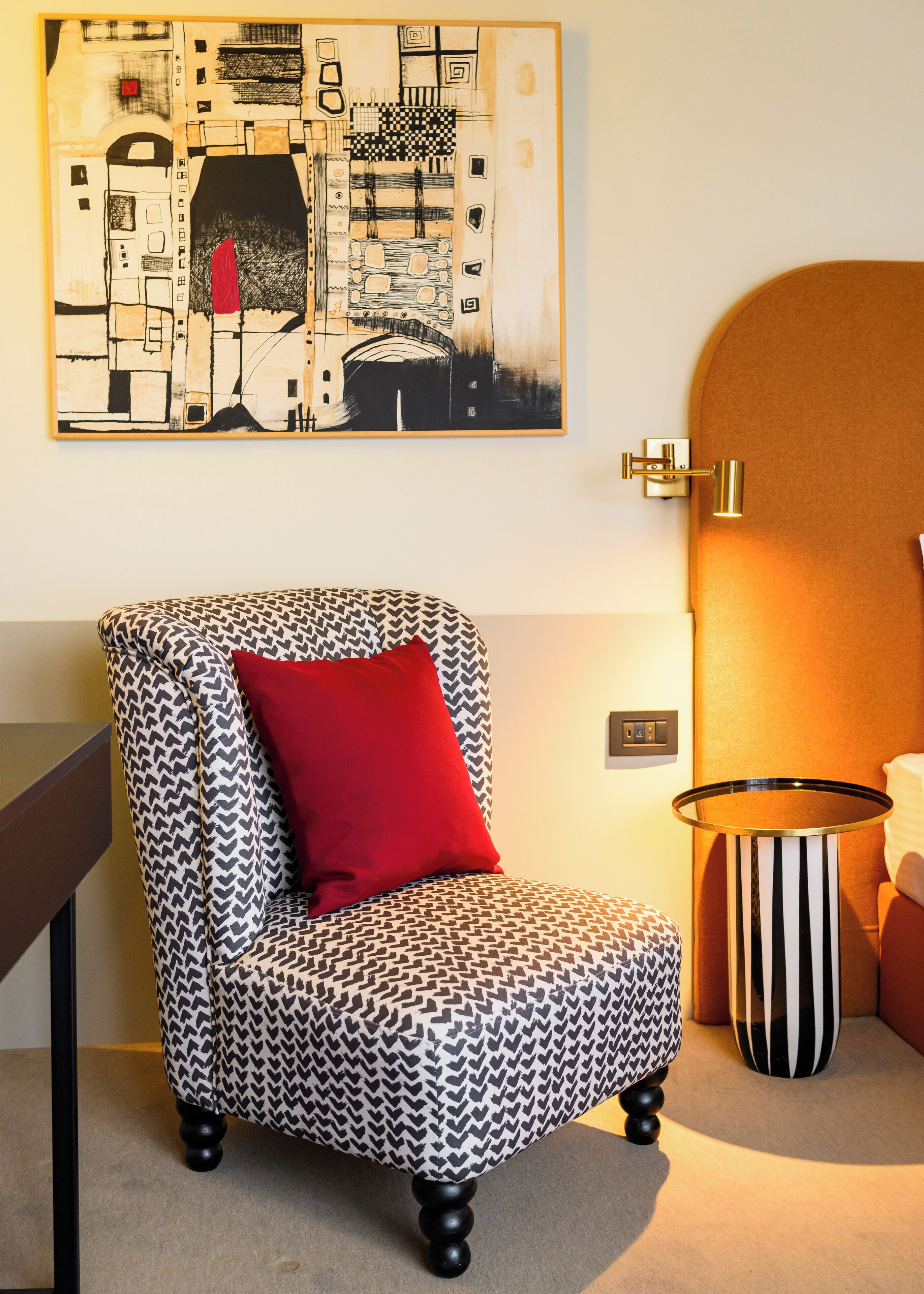 Luxe beddengoed, een minibar, een kluis op de kamer, een bureau