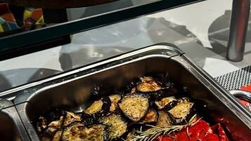 Dagelijks ontbijtbuffet (EUR 8 per persoon)