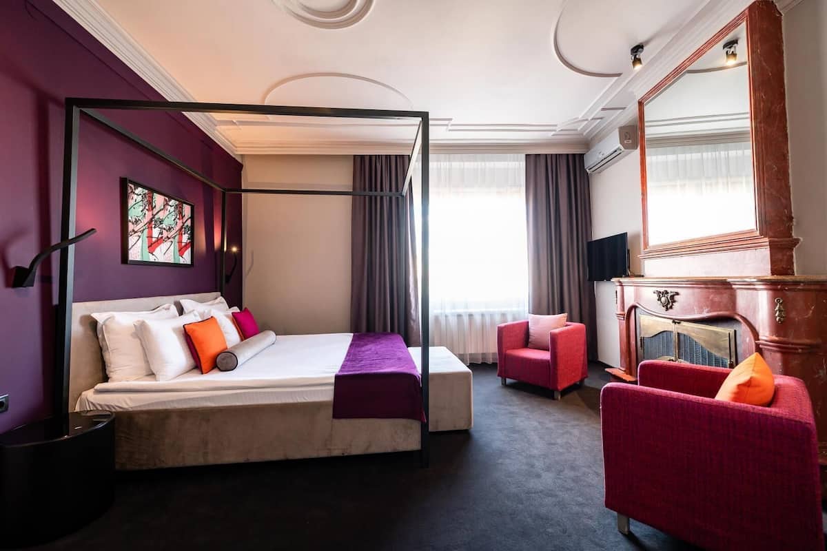 Premium tweepersoonskamer, 1 kingsize bed | 1 slaapkamer, luxe beddengoed, een minibar, een kluis op de kamer
