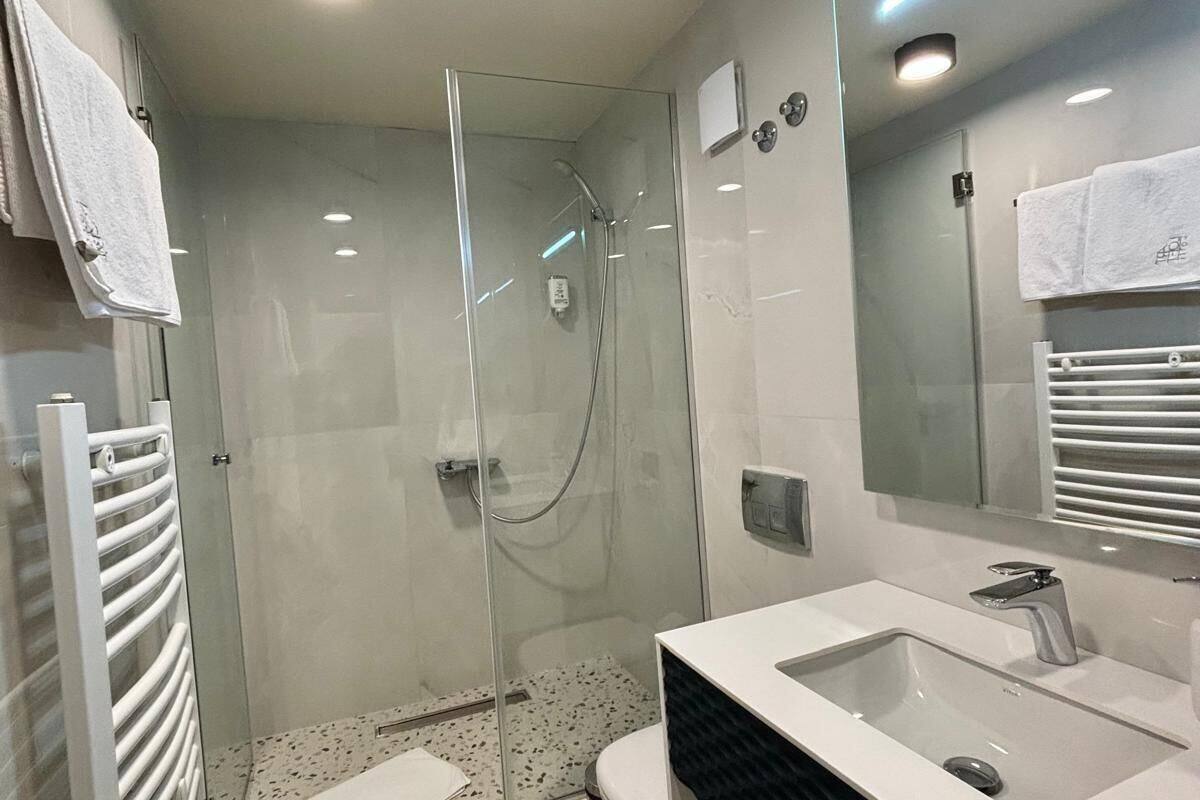 shower, free toiletries, hair dryer, bathrobes