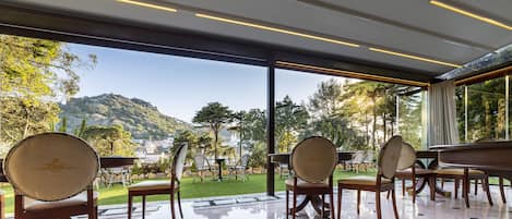 Free daily full breakfast