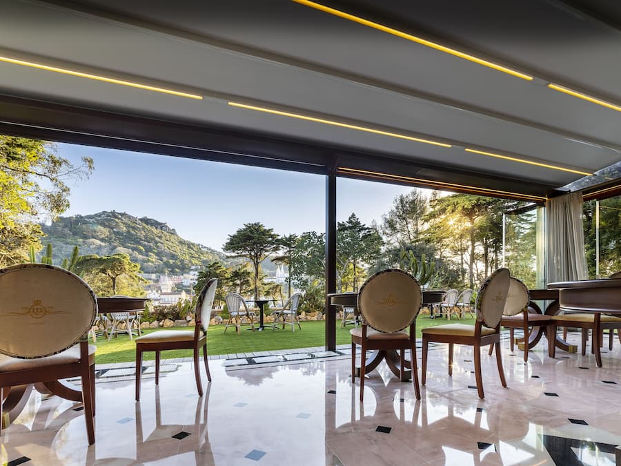 Café da manhã completo grátis todos os dias