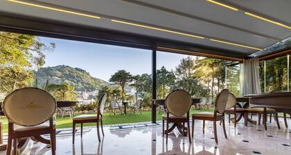 Sintra MarmĂČris Palace