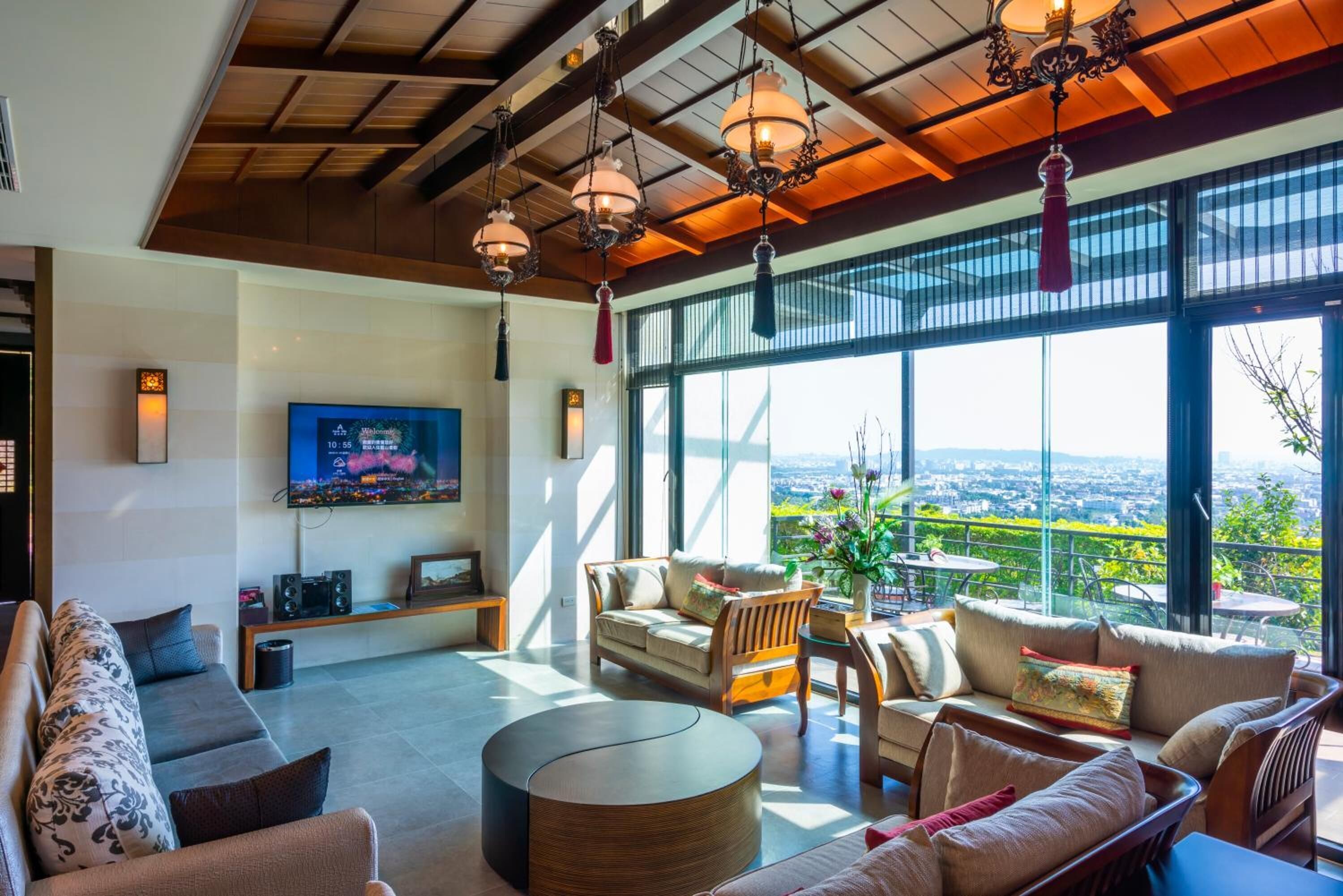 43-Zoll-LCD-Fernseher mit Kabelempfang, Fernseher, Fußbodenheizung