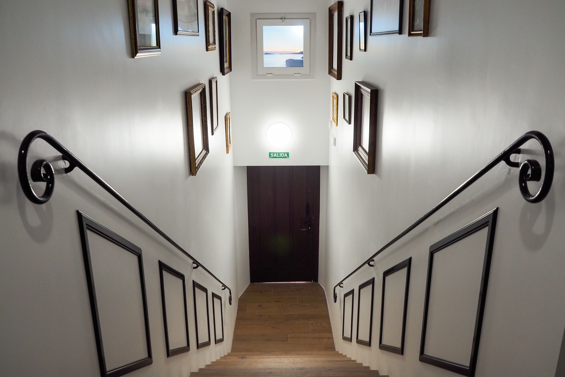 المنشأة من الداخل