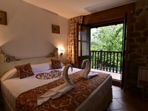 ห้องพรีเมียมดับเบิล, ห้องน้ำในตัว (Con balcón 24 - 25)