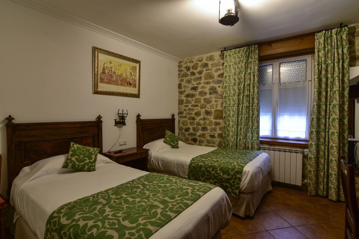 Classic-Zweibettzimmer, mit Bad (11)