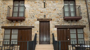 Superior Apartment, Ensuite (28 y 29) | Exterior - Posada y Apartamentos Trebuesto de Guriezo (Guriezo)
