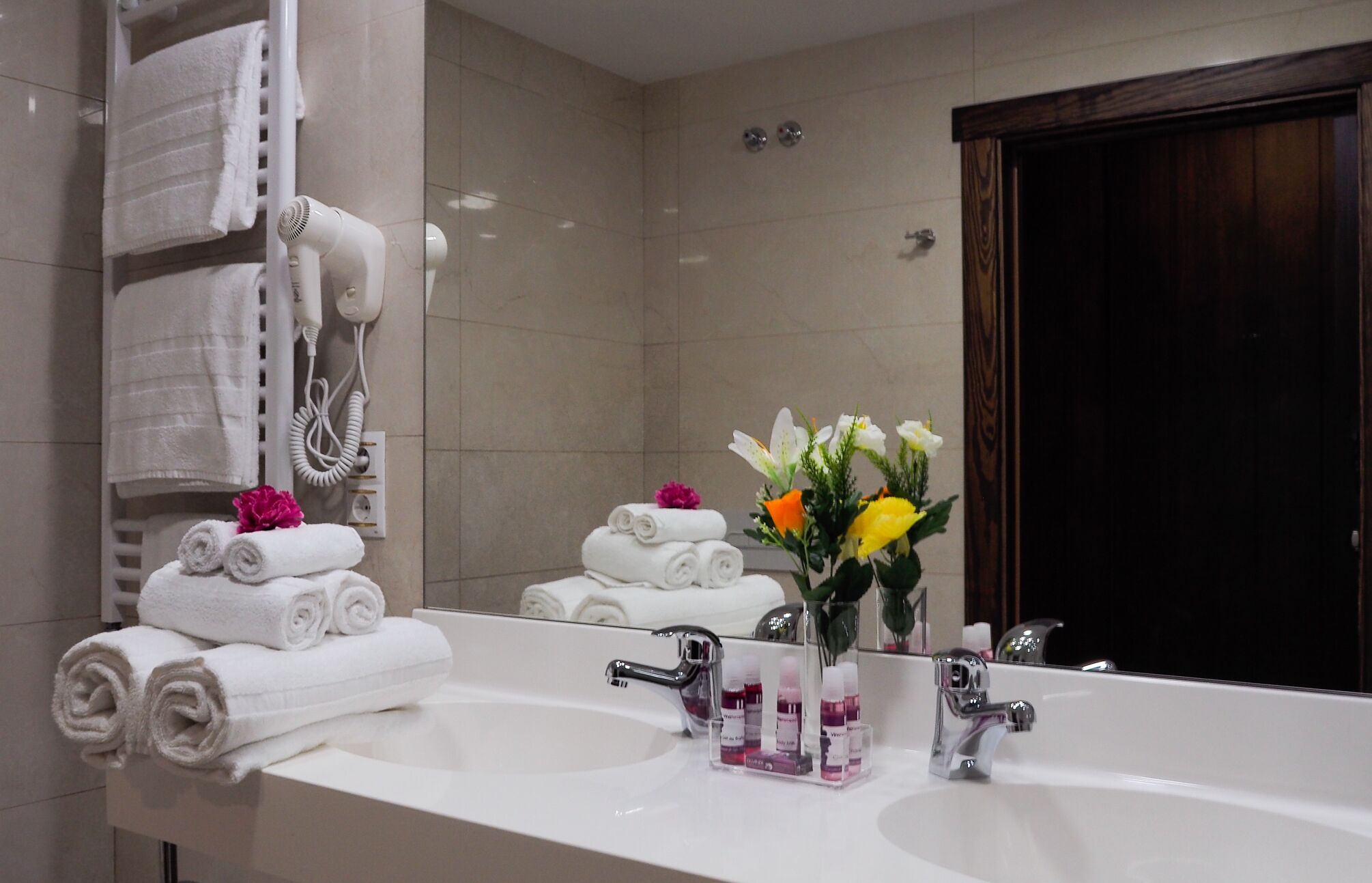 deluxe apartment, accessible, ensuite (12) | bathroom