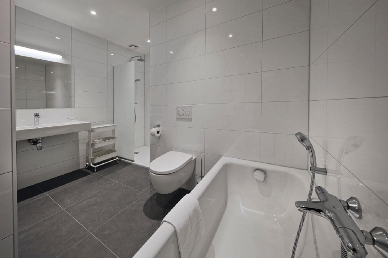 free toiletries, hair dryer