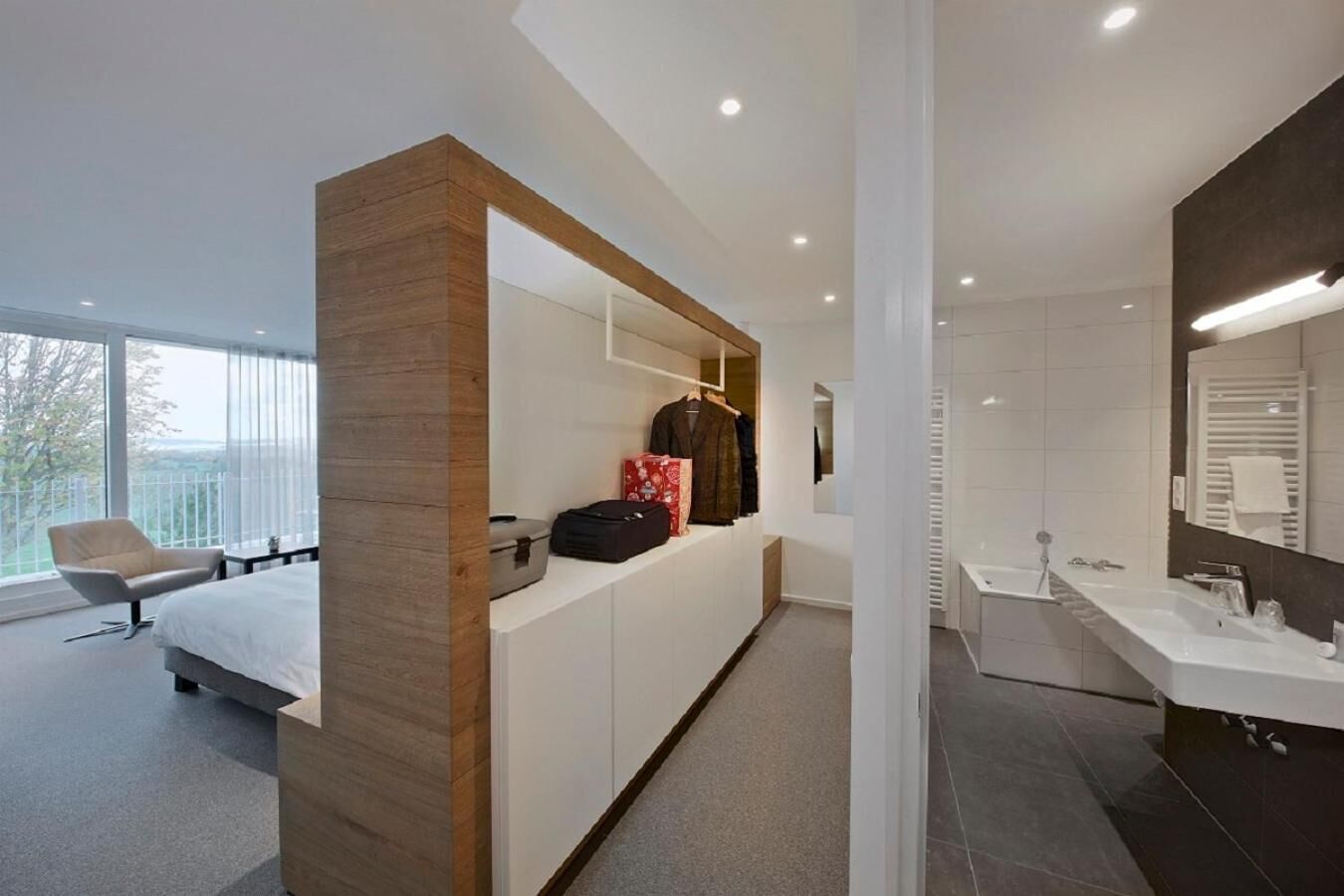 desk, free cots/infant beds, rollaway beds, free wifi