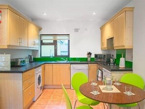 Luxury Apartment, Private Bathroom (2A) | 1 bedroom - Cathedral View Apartments (Longford)