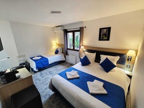 Room - Hotel Les Alizés (Puget-Theniers)