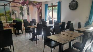 Petit déjeuner servi en supplément