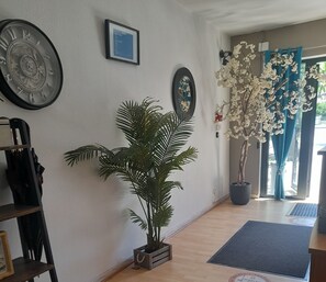 Lobby - Hotel Les Alizés (Puget-Theniers)