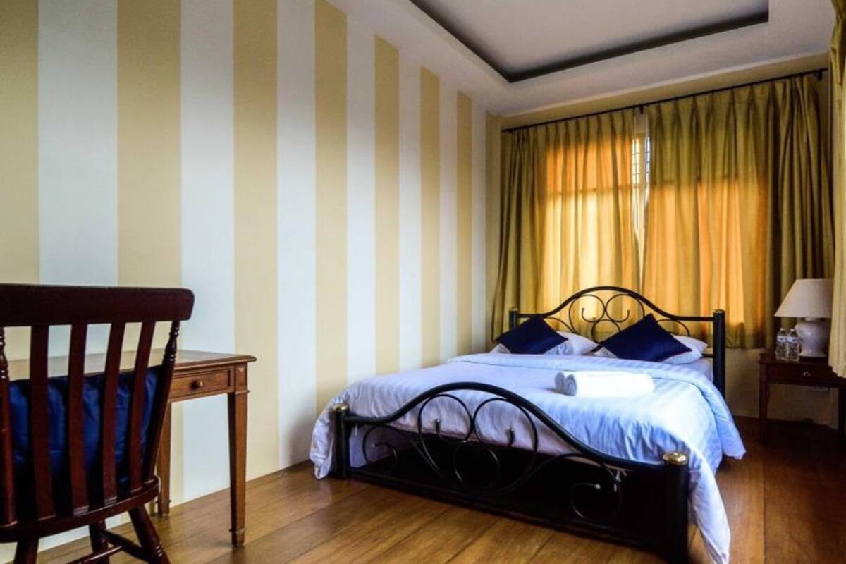 Double-Bed Shared Bathroom | Free WiFi