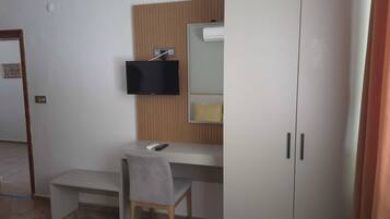 Double Room | Iron/ironing board, free cots/infant beds, free WiFi