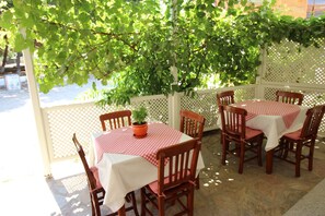 Front of property - Imbat Pansiyon (Bozcaada)
