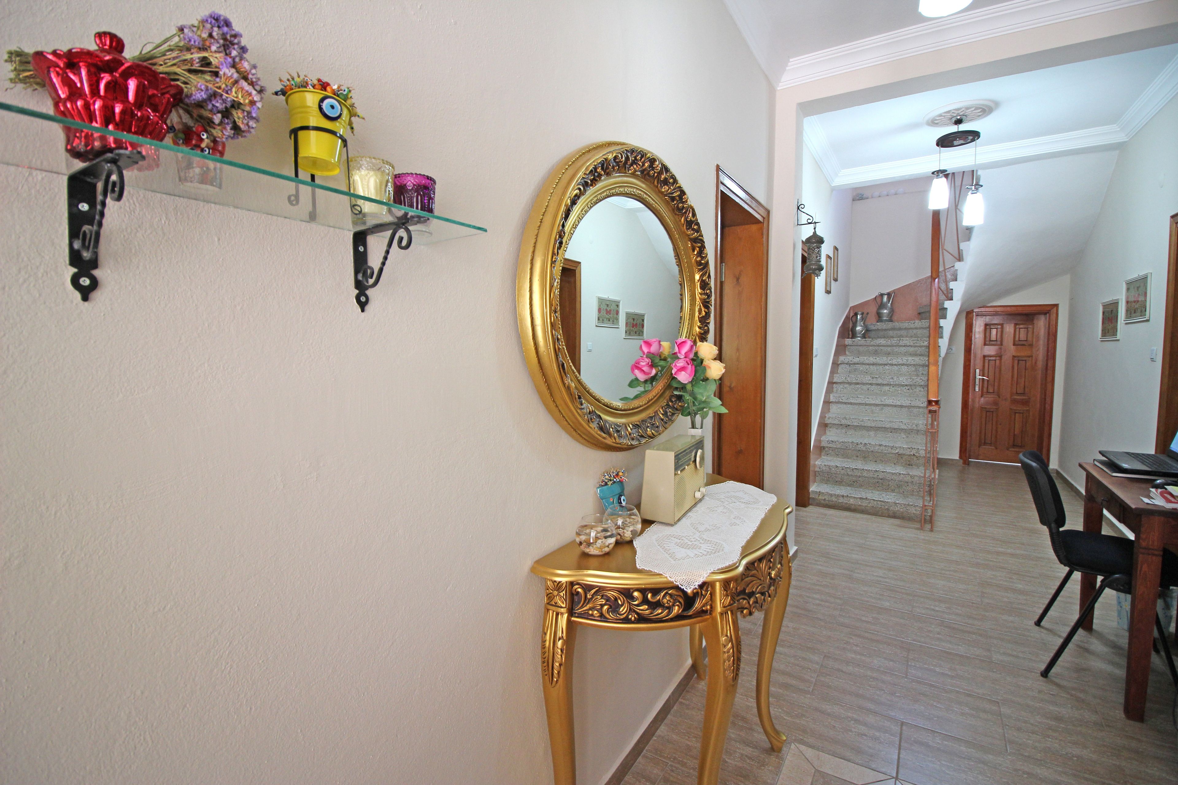 Check-in/check-out kiosk