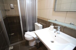 Triple Room | Bathroom