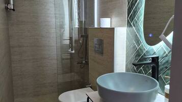 Triple Room | Iron/ironing board, free cots/infant beds, free WiFi