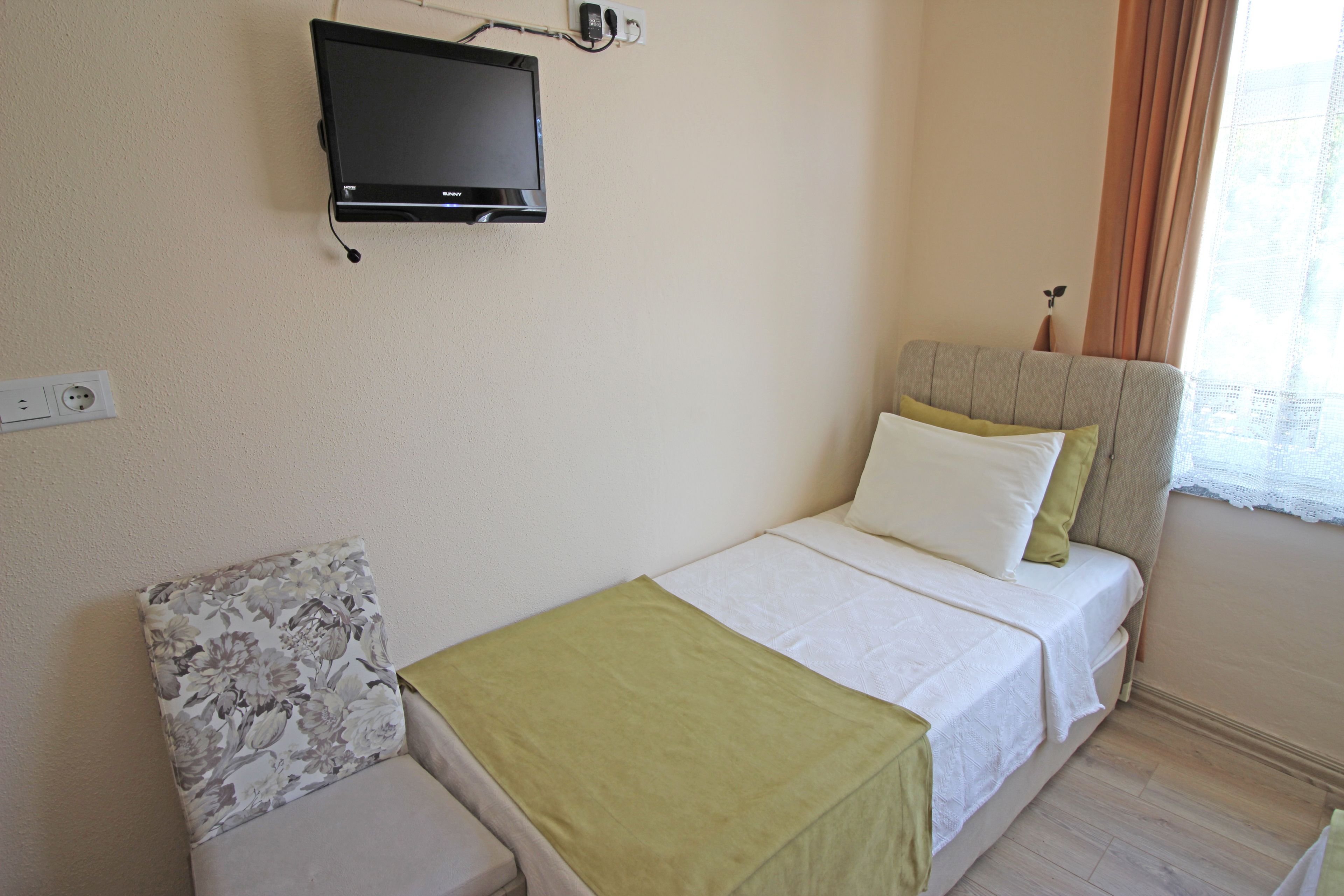 Triple Room | Iron/ironing board, free cribs/infant beds, free WiFi
