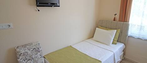 Triple Room | Iron/ironing board, free cribs/infant beds, free WiFi