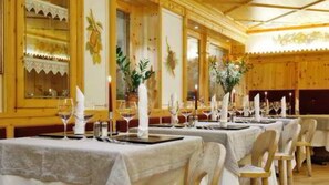 Breakfast and dinner served, local cuisine - Hotel Diana (Pinzolo)