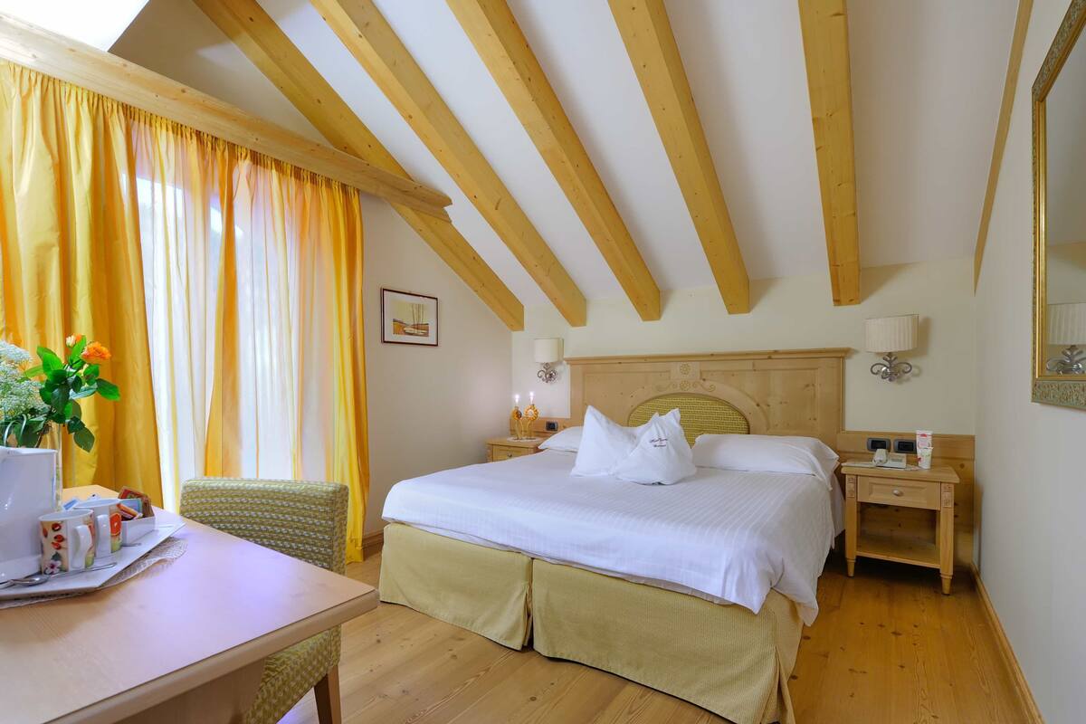 Classic Double or Twin Room | Premium bedding, minibar, in-room safe, desk
