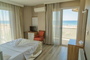 Chambre Panoramique, 1 lit double, vue mer, en front de plage | Minibar, espace de travail pour ordinateur portable, Wi-Fi gratuit