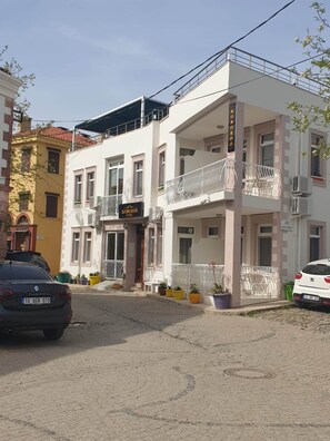 Front of property - Koboroz Otel (Ayvalik)