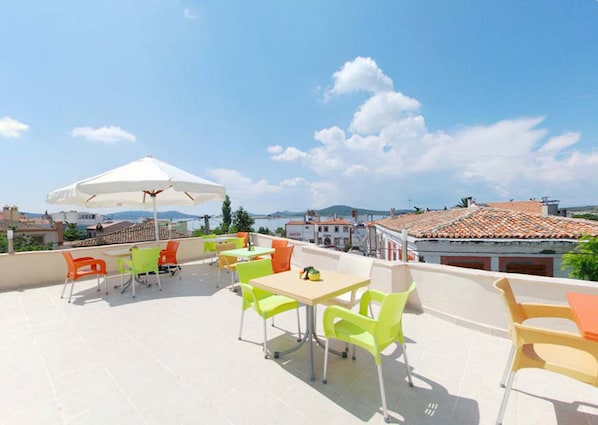 Terrace/patio - Koboroz Otel (Ayvalik)