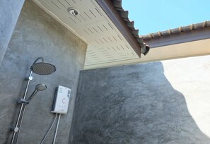 Standard Double Room | Bathroom shower - Maikhao Beach Guest House (Mai Khao)