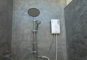 Standard Double Room | 욕실 샤워