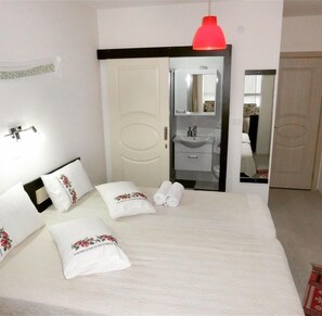 In-room safe, desk, iron/ironing board, free WiFi - Cesme Ada Butik Hotel (Cesme)