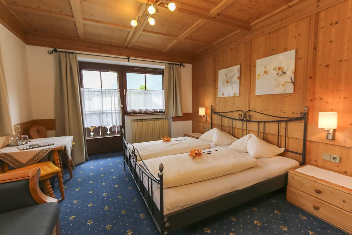 Comfort Double Room, Balcony | Desk, cribs/infant beds, free WiFi, bed sheets